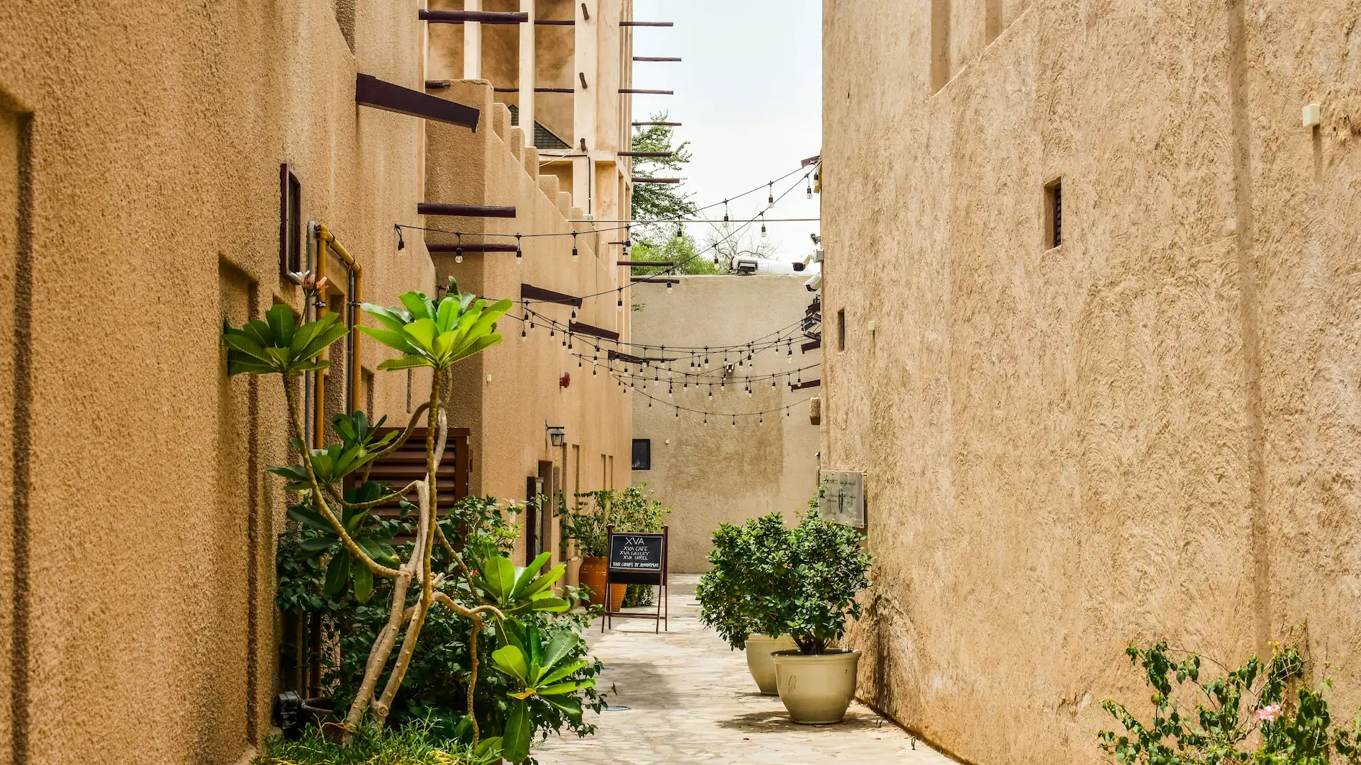 The Al Fahidi Historical Neighborhood, also known as Bastakiya, is one of the oldest parts of Dubai. The area features traditional wind-tower architecture, art galleries, museums, and cafes. Visitors can explore the narrow lanes to experience Dubai’s past and learn about its rich culture.