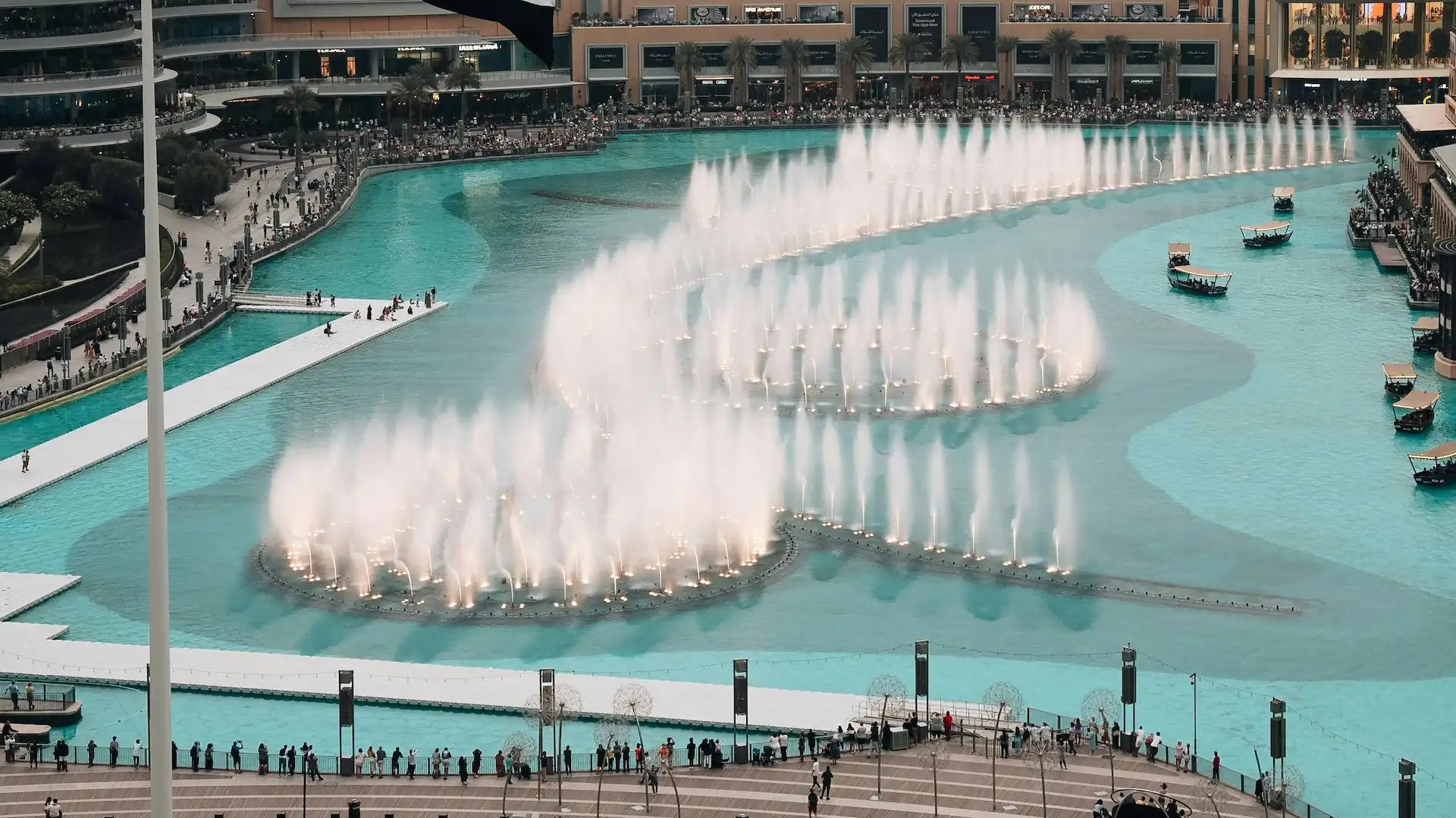 The Dubai Fountain is an impressive water show located at the base of the Burj Khalifa. The fountain shoots water up to 150 meters high, choreographed to music and lights. Shows run in the evening, drawing large crowds with each performance. It’s one of the most captivating free attractions in Dubai.