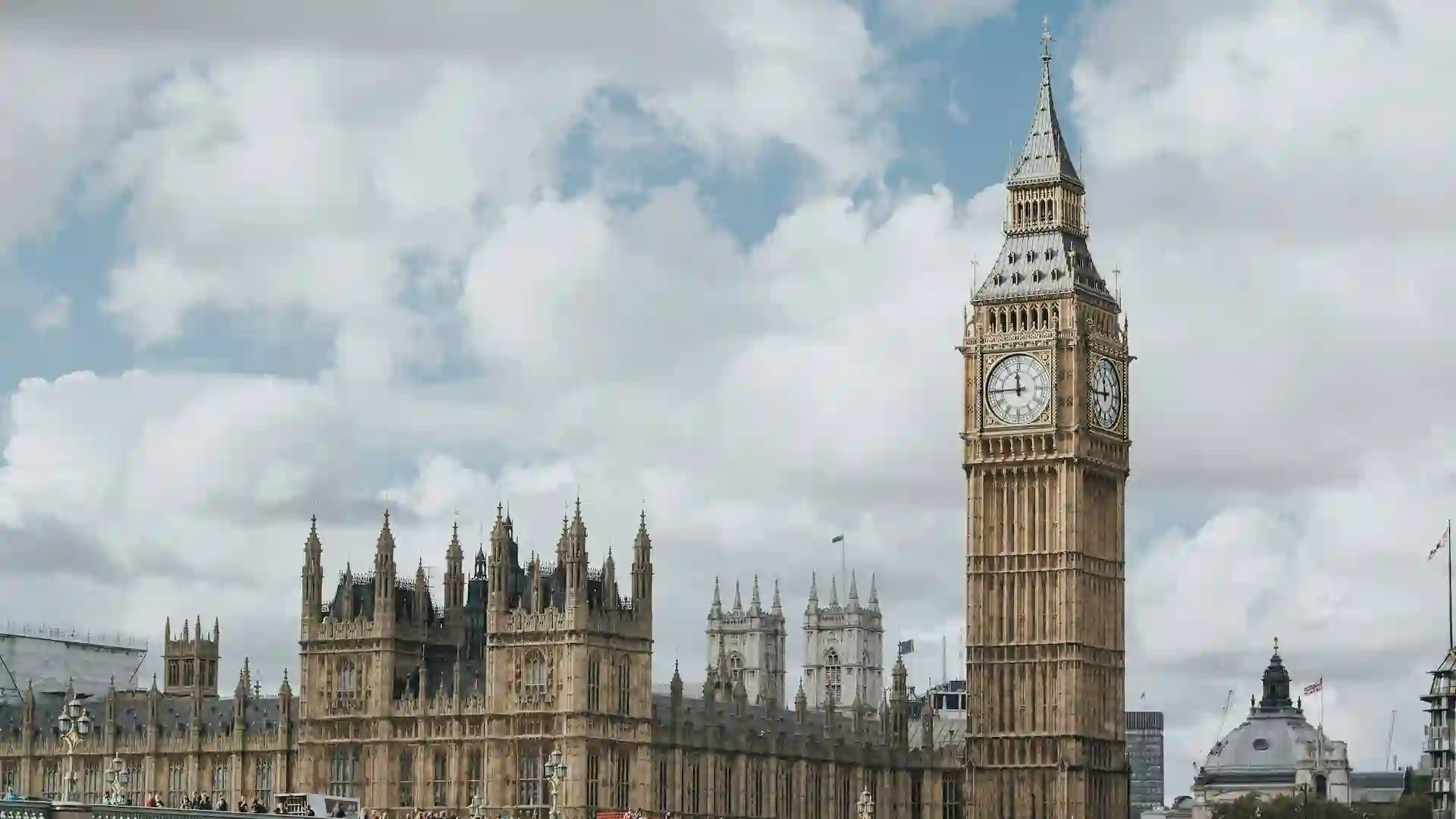 The Houses of Parliament, also known as the Palace of Westminster, is a stunning Gothic architectural masterpiece located on the banks of the River Thames. Big Ben, the clock tower, is one of London’s most recognized symbols and is currently undergoing restoration. Guided tours of the Parliament buildings offer insights into the UK's political history and workings. The area is also perfect for enjoying views of the river and nearby landmarks.