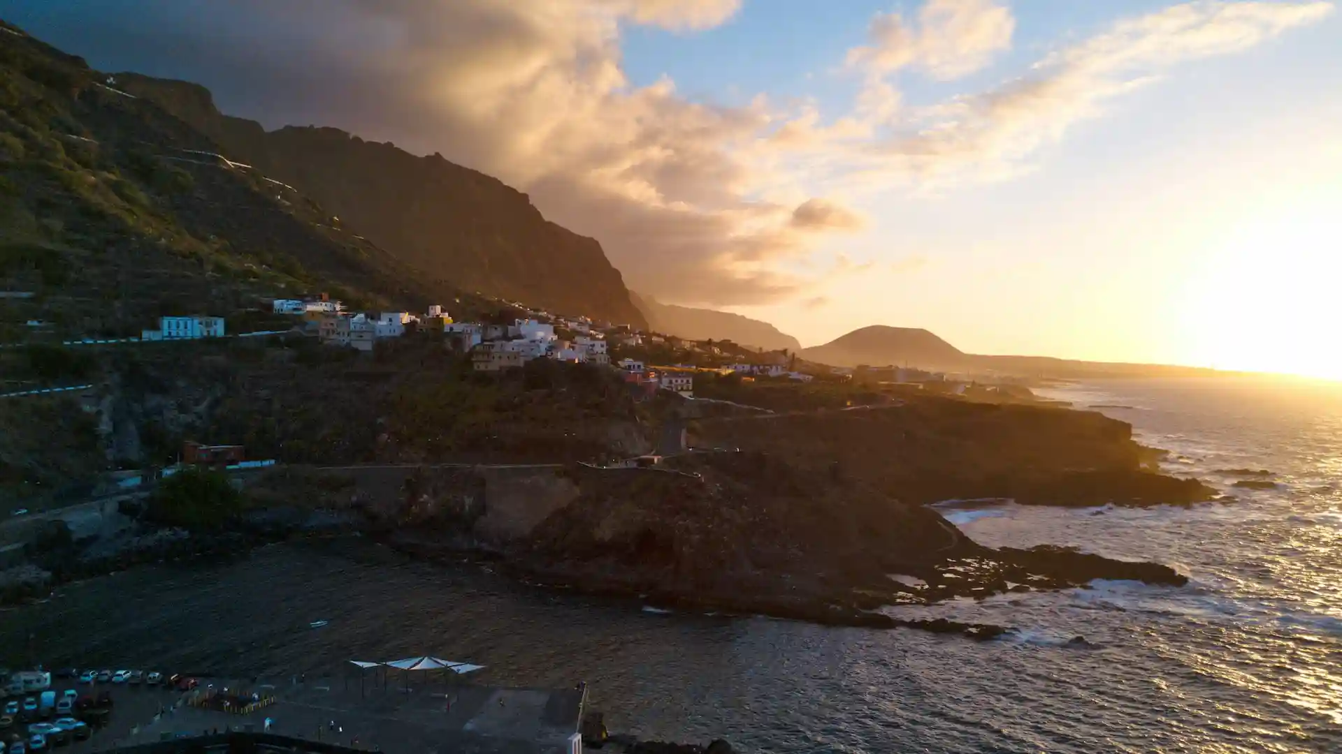 Garachico is known for its charming streets, historic buildings, and El Caletón, its stunning natural rock pools created by volcanic eruptions.